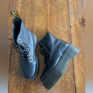 Dr Martens Pascal max boots